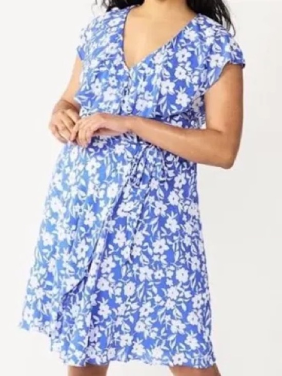 Draper James Dresses & Skirts - Draper James Blue and White Floral Wrap Dress